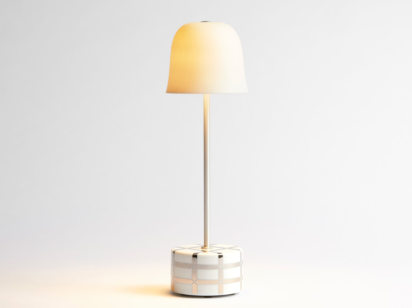 Lampă de masă cu tijă metalică CAMPANULE