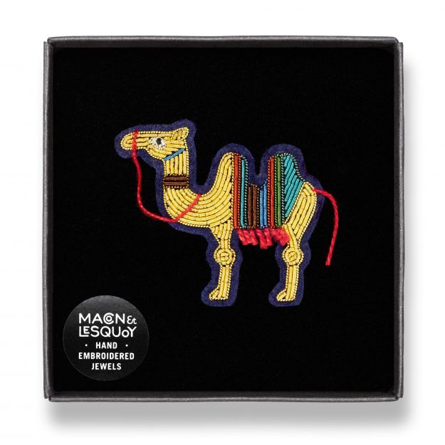 Brosă lucrată manual Cămilă