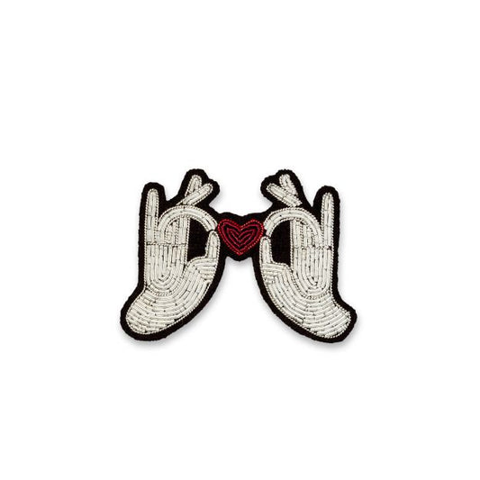 Brosă lucrată Mâini cu Inimă