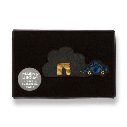 Brosă lucrată manual Arcul de Triumf