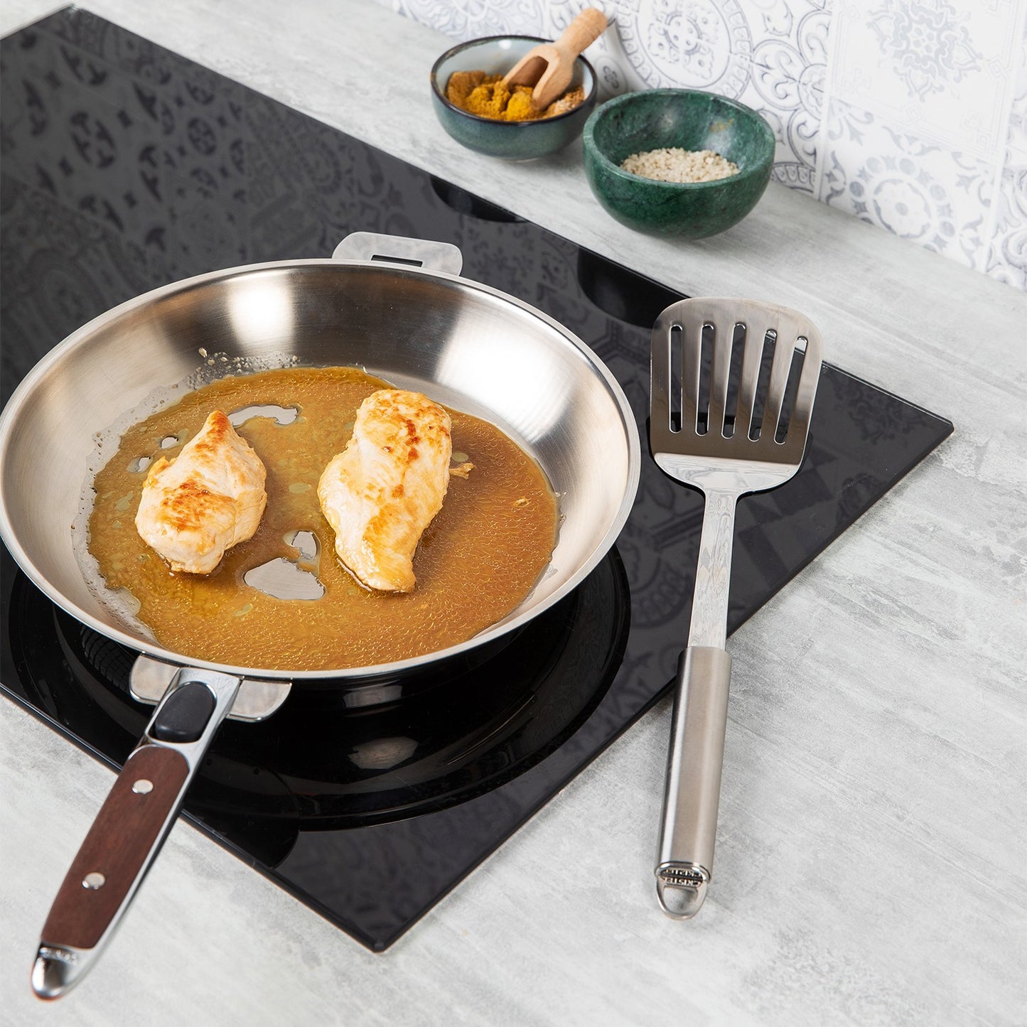 Spatulă cu perforații din inox